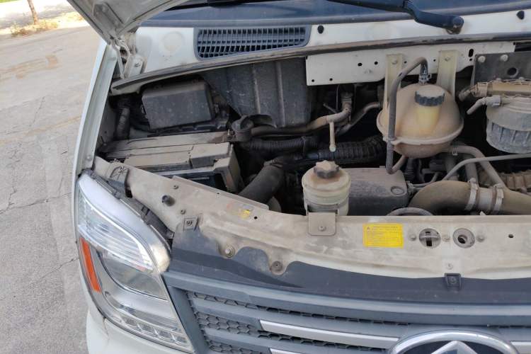 Used SAIC MAXUS Xintu V80  Engine Bay Right