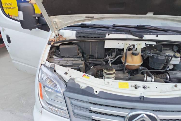 Used SAIC MAXUS Xintu V80  Engine Bay Right