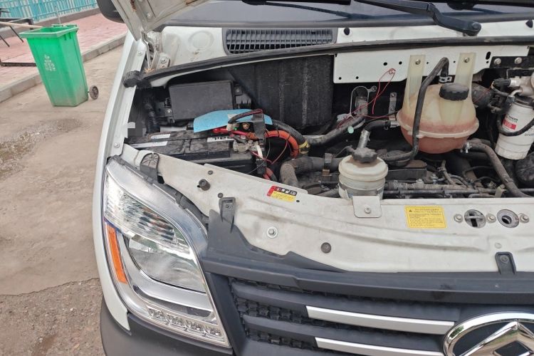 Used SAIC MAXUS Xintu V80  Engine Bay Right