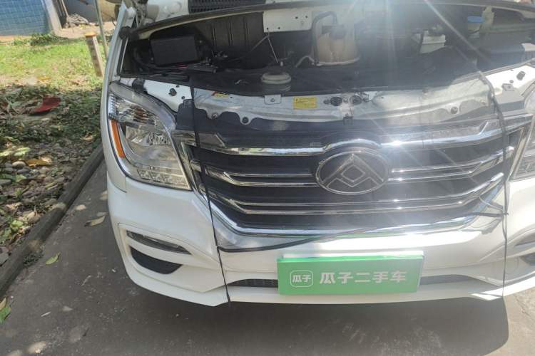 Used SAIC MAXUS Xintu V80  Engine Bay Right