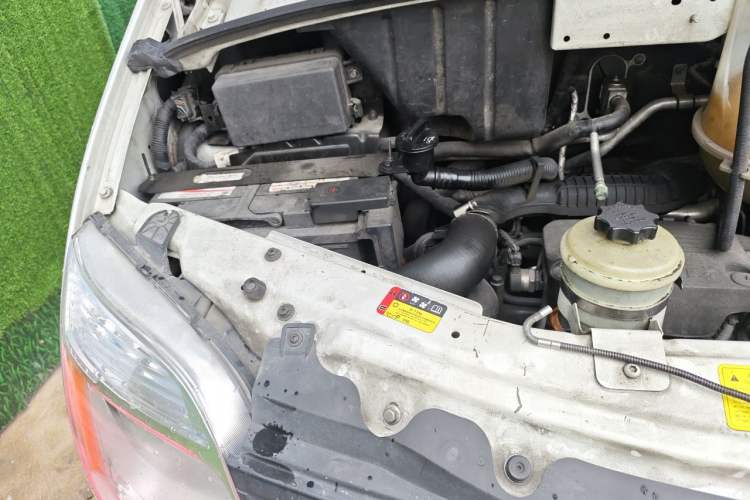 Used SAIC MAXUS Xintu V80 2021 2.0T Manual Classic Aoyuntong Long Wheelbase Mid-Roof 6/7/8/9-Seater Engine Bay Right