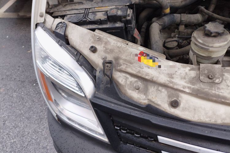 Used SAIC MAXUS Xintu V80  Engine Bay Right