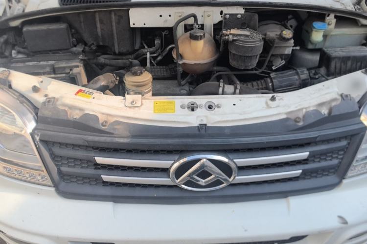 Used SAIC MAXUS Xintu V80 2021 2.0T AMT Classic Aoyuntong Short Wheelbase Mid-Roof 5/6-Seater Engine Bay
