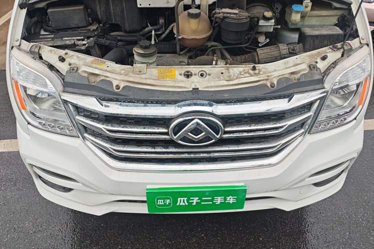 Used SAIC MAXUS Xintu V80 2021 2.0T AMT Classic Aoyuntong Short Wheelbase Ultra-Low Roof 5/6-Seater Engine Bay