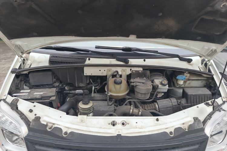 Used SAIC MAXUS Xintu V80 2021 2.0T Manual Classic Aoyuntong Long Wheelbase Mid-Roof 6/7/8/9-Seater Engine Bay