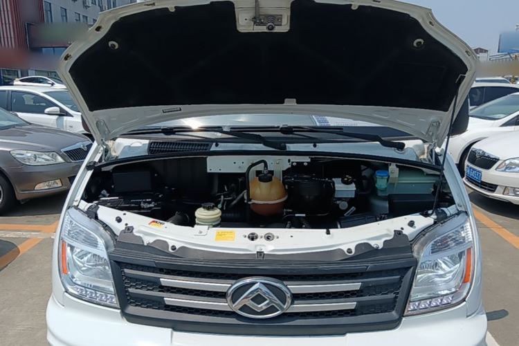 Used SAIC MAXUS Xintu V80 2021 2.0T Manual Classic Aoyuntong Long Wheelbase Mid-Roof 6/7/8/9-Seater Engine Bay