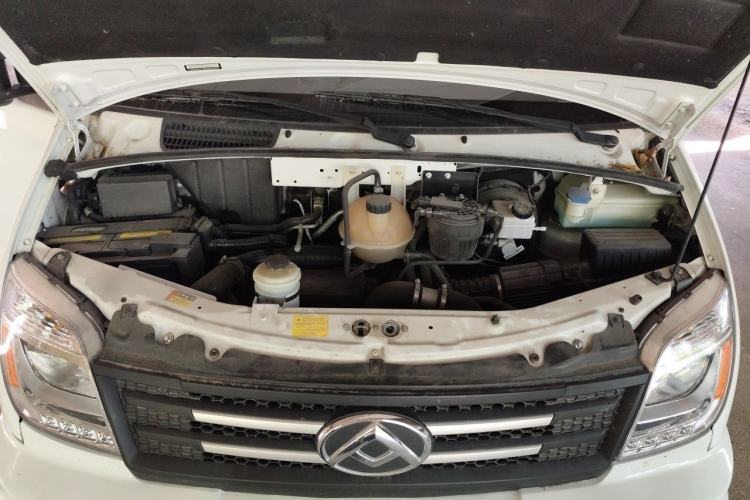 Used SAIC MAXUS Xintu V80 2021 2.0T AMT Classic Aoyuntong Short Wheelbase Mid-Roof 7/8/9-Seater Engine Bay