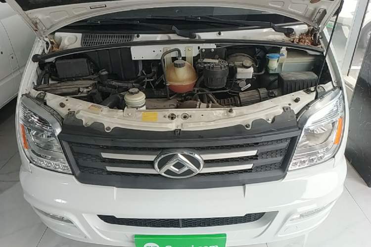 Used SAIC MAXUS Xintu V80 2021 2.0T Manual Classic Aoyuntong 127 PS Mid-axle Mid-roof 6/7/8/9-Seater Engine Bay