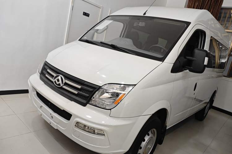 Used SAIC MAXUS Xintu V80 2021 2.0T AMT Classic Aoyuntong Short Wheelbase Mid-Roof 5/6-Seater Exterior 1