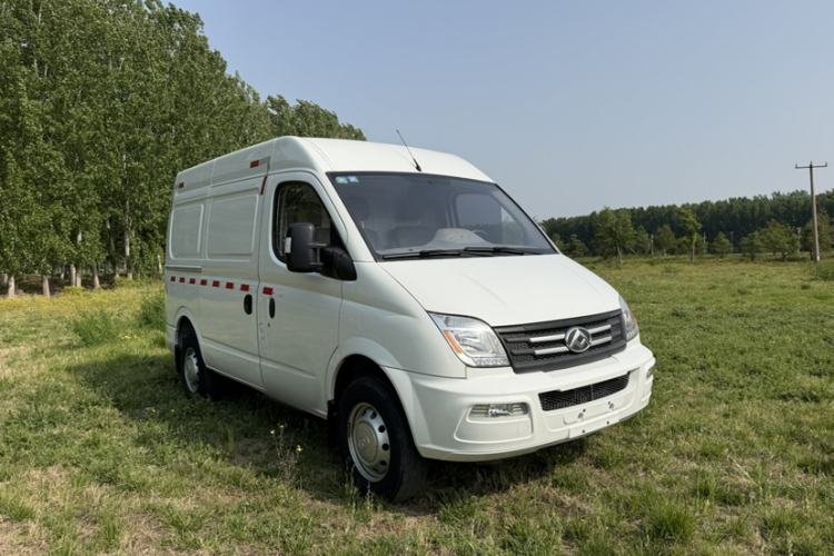 Used SAIC MAXUS Xintu V80 2021 2.0T Manual Classic City Delivery King Short Wheelbase Mid-Roof Design 3 Seats Exterior 2
