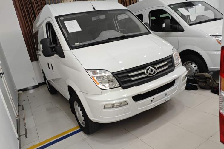 Used SAIC MAXUS Xintu V80 2021 2.0T AMT Classic Aoyuntong Short Wheelbase Mid-Roof 5/6-Seater Exterior 2