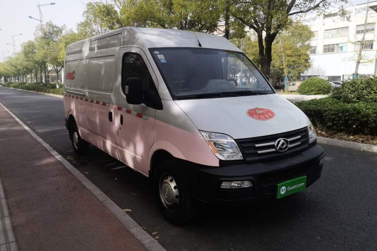 Used SAIC MAXUS Xintu V80 2021 2.0T Manual Classic City Delivery King Long Wheelbase Mid-Roof 3 Seats Exterior 2
