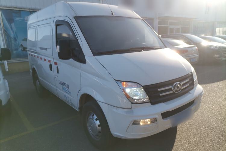 Used SAIC MAXUS Xintu V80 2021 2.0T Manual Classic City Delivery King Short Wheelbase Mid-Roof Design 3 Seats Exterior 2