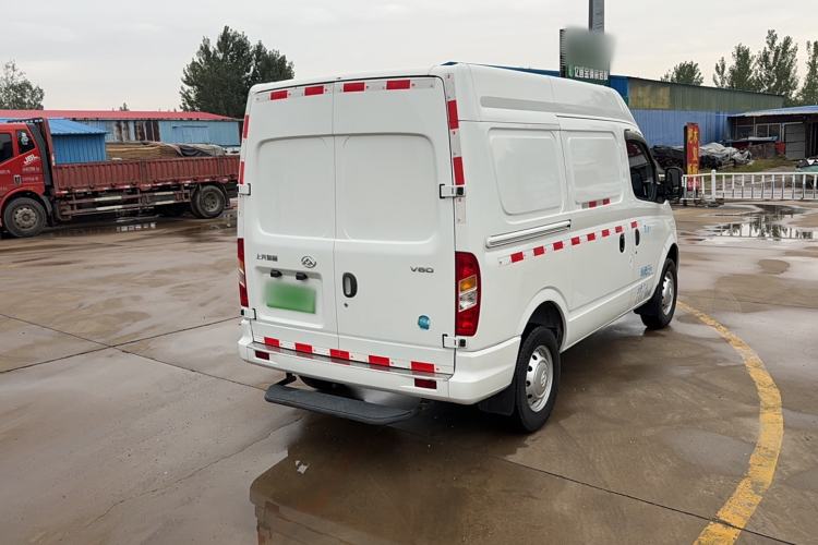 Used SAIC MAXUS Xintu V80 2021 2.0T Manual Classic City Delivery King Short Wheelbase Mid-Roof Design 3 Seats Exterior 3