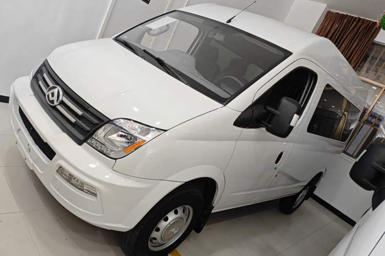Used SAIC MAXUS Xintu V80 2021 2.0T AMT Classic Aoyuntong Short Wheelbase Mid-Roof 5/6-Seater Exterior 3