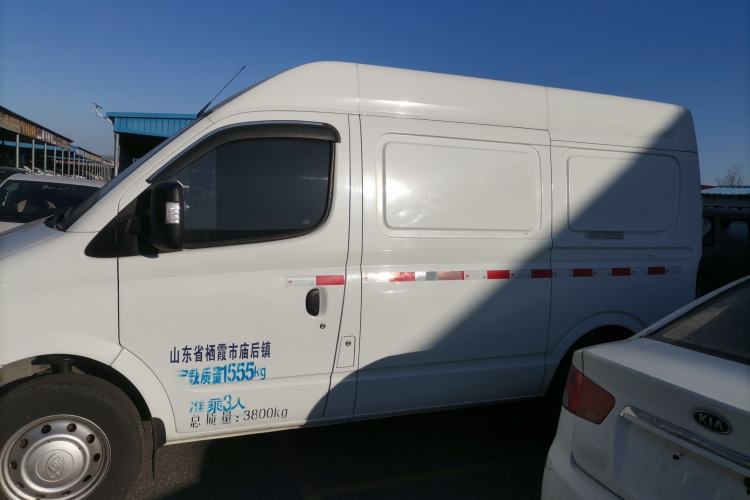 Used SAIC MAXUS Xintu V80 2021 2.0T Manual Classic City Delivery King Short Wheelbase Mid-Roof Design 3 Seats Exterior 3
