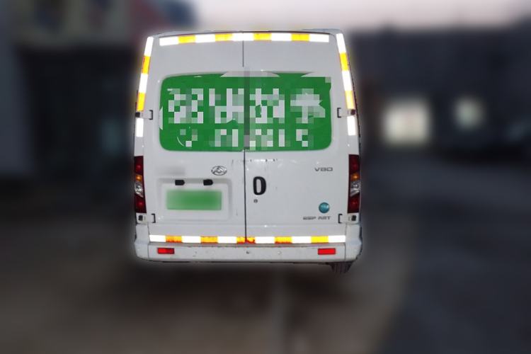 Used SAIC MAXUS Xintu V80 2021 2.0T AMT Classic City Distribution King Long Wheelbase Mid-Roof 3-Seater Exterior 4