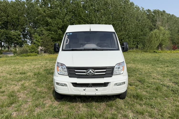 Used SAIC MAXUS Xintu V80 2021 2.0T Manual Classic City Delivery King Short Wheelbase Mid-Roof Design 3 Seats Exterior 4