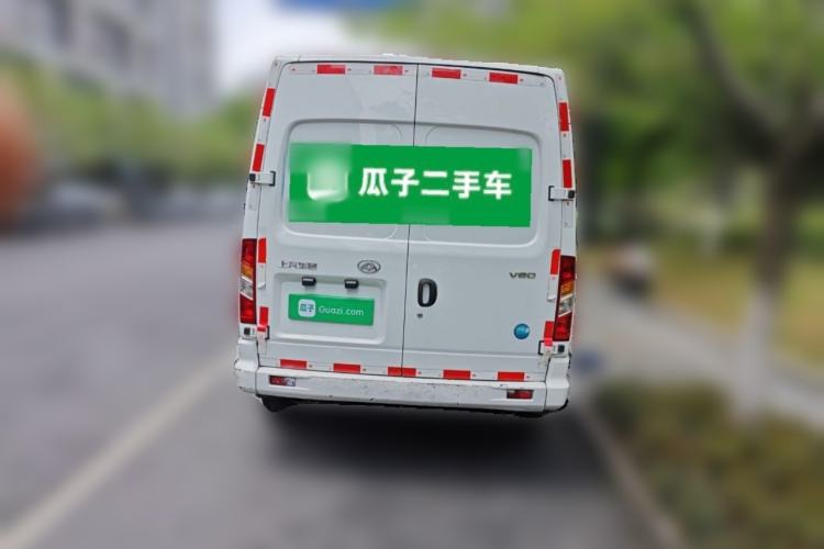 Used SAIC MAXUS Xintu V80 2021 2.0T Manual Classic City Delivery King Short Wheelbase Mid-Roof Design 3 Seats Exterior 4