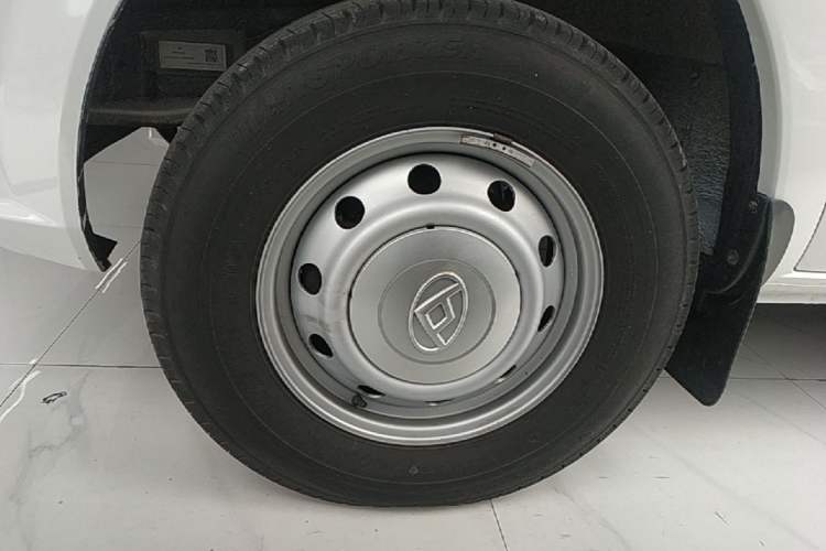 Used SAIC MAXUS Xintu V80 2021 2.0T Manual Classic Aoyuntong 127 PS Mid-axle Mid-roof 6/7/8/9-Seater Exterior 4