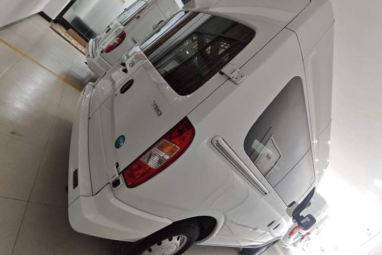 Used SAIC MAXUS Xintu V80 2021 2.0T AMT Classic Aoyuntong Short Wheelbase Mid-Roof 5/6-Seater Exterior 5