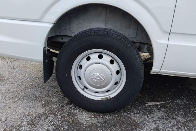 Used SAIC MAXUS Xintu V80 2021 2.0T Manual Classic Aoyuntong 127 PS Mid-axle Mid-roof 6/7/8/9-Seater Exterior 5