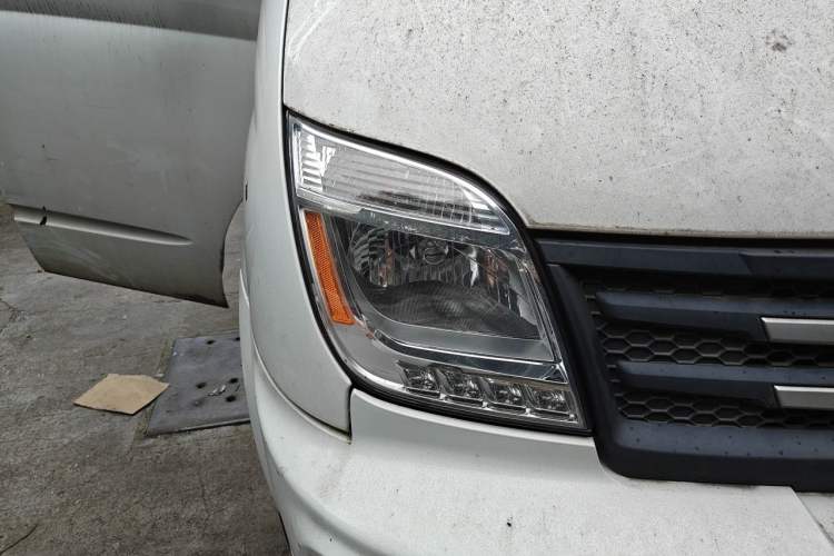 Used SAIC MAXUS Xintu V80 2021 2.0T Manual Classic Aoyuntong Short Wheelbase Mid-Roof 5/6-Seater Exterior 6