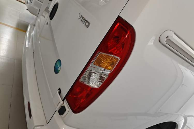 Used SAIC MAXUS Xintu V80 2021 2.0T AMT Classic Aoyuntong Short Wheelbase Mid-Roof 5/6-Seater Exterior 6