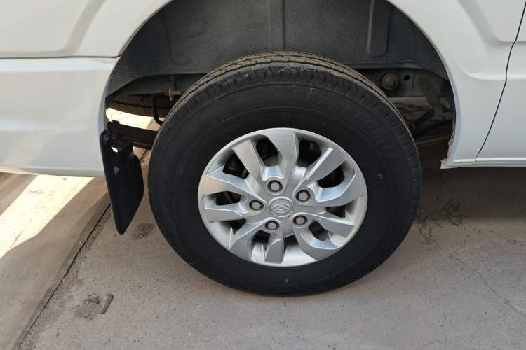 Used SAIC MAXUS Xintu V80 2021 2.0T PLUS Manual All-Around King Long Wheelbase Mid-Roof Variant with 6/7/8/9 Seats Exterior 8