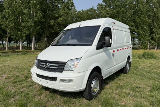 Used SAIC MAXUS Xintu V80 2021 2.0T Manual Classic City Delivery King Short Wheelbase Mid-Roof Design 3 Seats