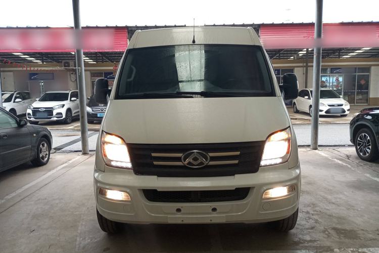 Used SAIC MAXUS Xintu V80 2021 2.0T Manual Classic City Delivery King Short Wheelbase Mid-Roof Design 3 Seats Front