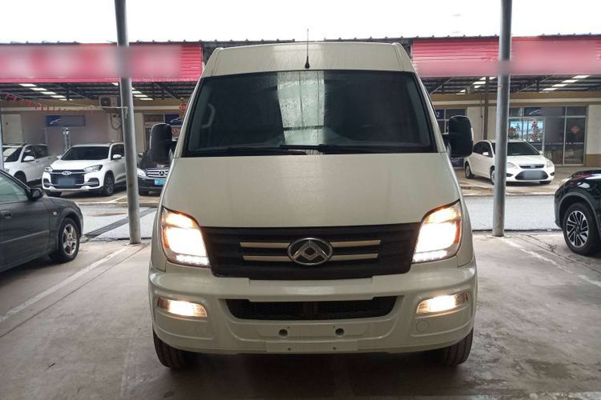 Used SAIC MAXUS Xintu V80 2021 2.0T Manual Classic City Delivery King Short Wheelbase Mid-Roof Design 3 Seats Front