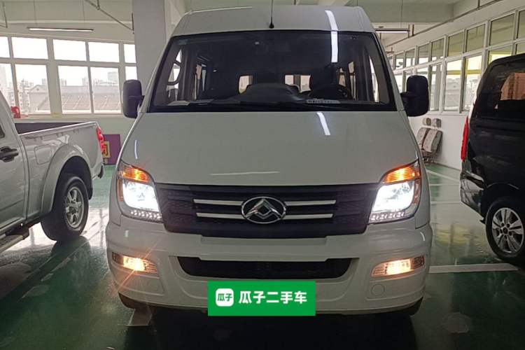 Used SAIC MAXUS Xintu V80 2021 2.0T Manual Classic Aoyuntong Short Wheelbase Mid-Roof 5/6-Seater Front