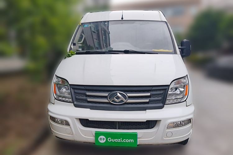 Used SAIC MAXUS Xintu V80 2021 2.0T Manual Classic City Delivery King Short Wheelbase Mid-Roof Design 3 Seats Front
