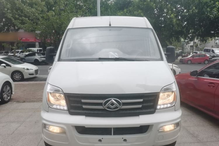 Used SAIC MAXUS Xintu V80 2021 2.0T Manual Classic Aoyuntong Short Wheelbase Mid-Roof 5/6-Seater Front