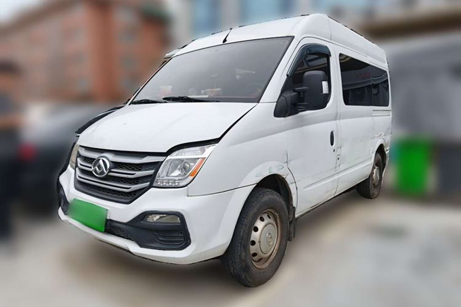 Used SAIC MAXUS Xintu V80 2021 2.0T PLUS Manual Aoyuntong Short Wheelbase Mid-Roof 5/6-Seater Front Left 45 Deg