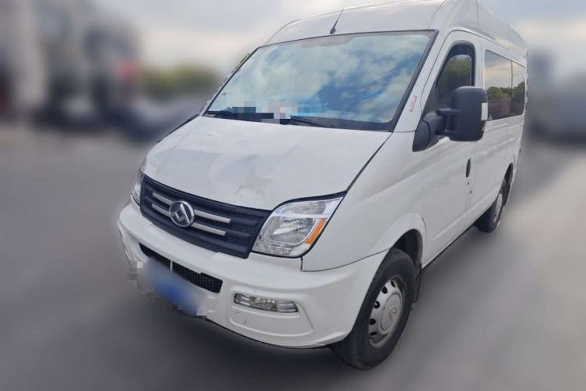 Used SAIC MAXUS Xintu V80 2021 2.0T AMT Classic Aoyuntong Short Wheelbase Mid-Roof 5/6-Seater Front Left 45 Deg