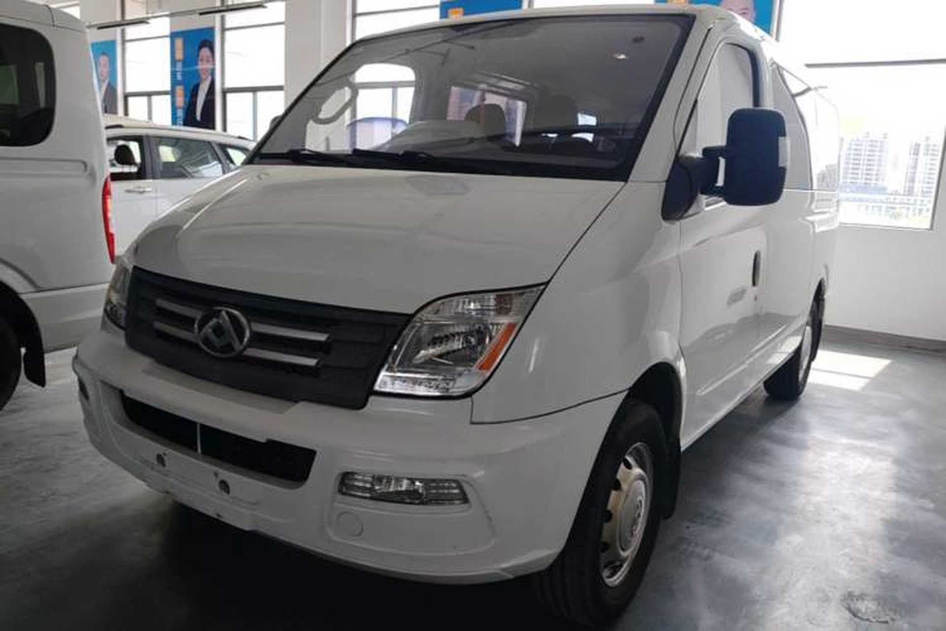 Used SAIC MAXUS Xintu V80 2021 2.0T Manual Classic Aoyuntong Short Wheelbase Ultra-Low Roof 5/6-Seater Front Left 45 Deg