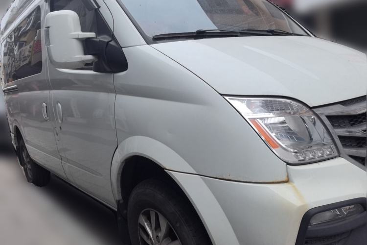 Used SAIC MAXUS Xintu V80 2021 2.0T PLUS Manual Aoyuntong Short Wheelbase Mid-Roof 5/6-Seater Front Right 45 Deg
