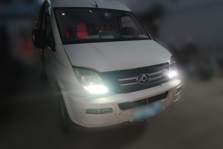 Used SAIC MAXUS Xintu V80 2021 2.0T Manual Classic Aoyuntong Long Wheelbase Mid-Roof 6/7/8/9-Seater Front Right 45 Deg