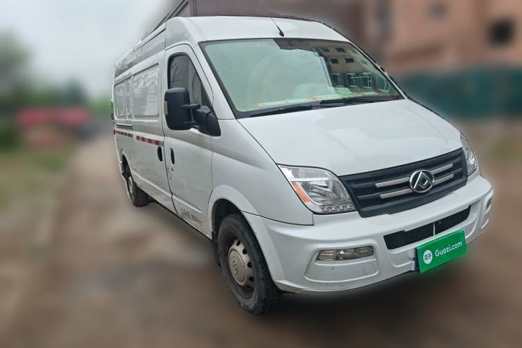 Used SAIC MAXUS Xintu V80 2021 2.0T AMT Classic City Distribution King Long Wheelbase Mid-Roof 3-Seater Front Right 45 Deg