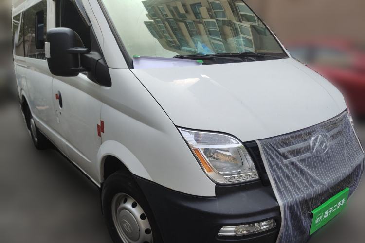 Used SAIC MAXUS Xintu V80 2021 2.0T PLUS Manual All-Around King Short Wheelbase Mid-Roof Variant—5/6/7/8/9-Seater Front Right 45 Deg