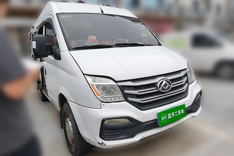 Used SAIC MAXUS Xintu V80 2021 2.0T PLUS Manual Aoyuntong Short Wheelbase Mid-Roof 5/6-Seater Front Right 45 Deg