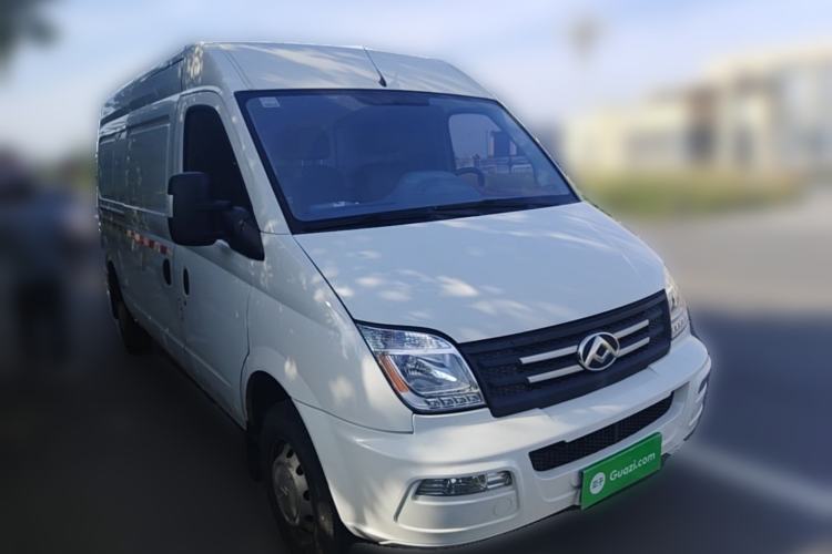 Used SAIC MAXUS Xintu V80 2021 2.0T Manual Classic City Delivery King Long Wheelbase Mid-Roof 3 Seats Front Right 45 Deg