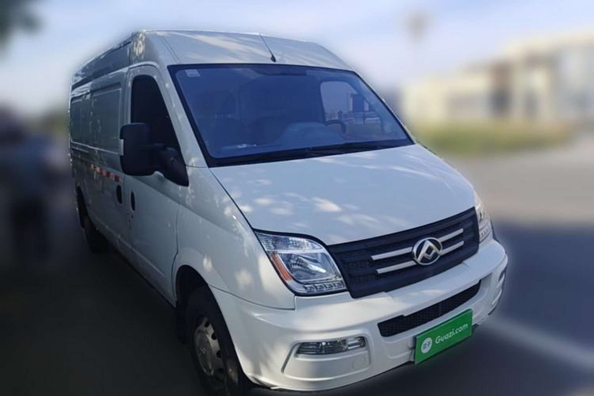 Used SAIC MAXUS Xintu V80 2021 2.0T Manual Classic City Delivery King Long Wheelbase Mid-Roof 3 Seats Front Right 45 Deg