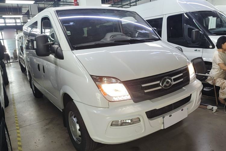 Used SAIC MAXUS Xintu V80 2021 2.0T PLUS AMT City Edition Short Wheelbase Ultra-Low Roof 5/6-Seater Front Right 45 Deg
