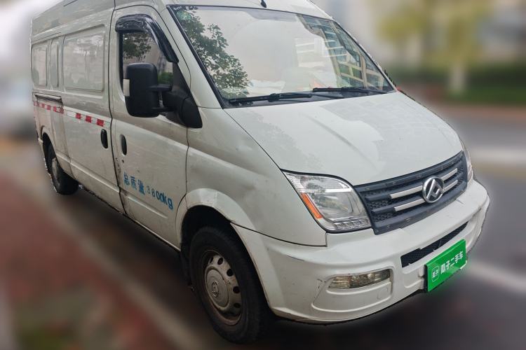 Used SAIC MAXUS Xintu V80 2021 2.0T Manual Classic City Delivery King Long Wheelbase Mid-Roof 3 Seats Front Right 45 Deg