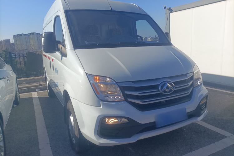 Used SAIC MAXUS Xintu V80 2021 2.0T Manual Classic City Delivery King Short Wheelbase Mid-Roof Design 3 Seats Front Right 45 Deg