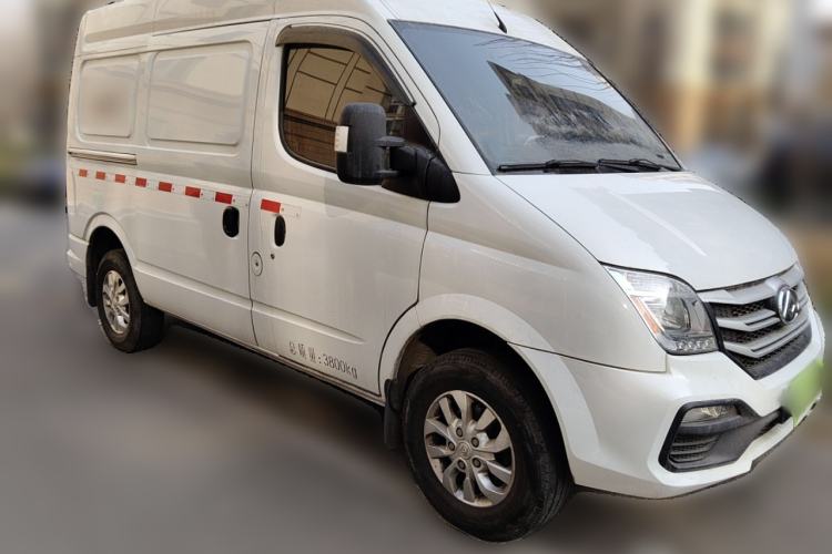 Used SAIC MAXUS Xintu V80 2021 2.0T PLUS AMT Van Short Wheelbase Mid-Roof Design 3 Seats Front Right 45 Deg
