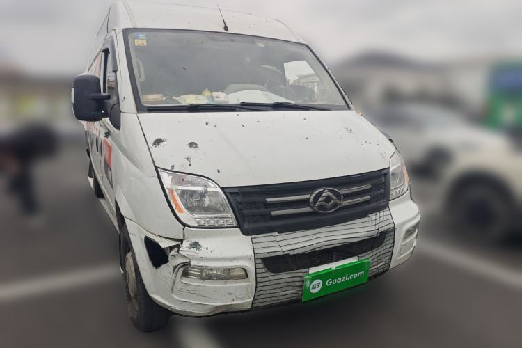 Used SAIC MAXUS Xintu V80 2021 2.0T AMT Classic City Distribution King Long Wheelbase Mid-Roof 3-Seater Front Right 45 Deg